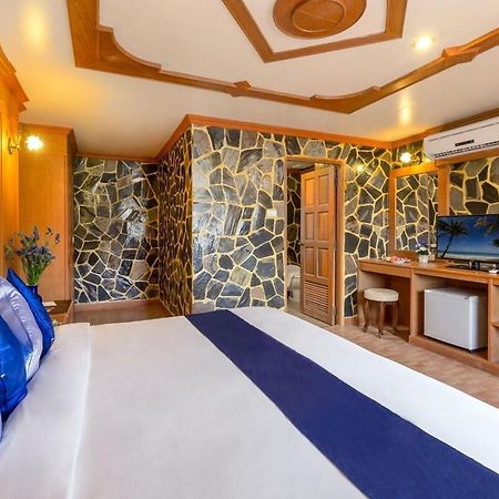 Tiger Complex By Eyg Hotel Patong Bagian luar foto