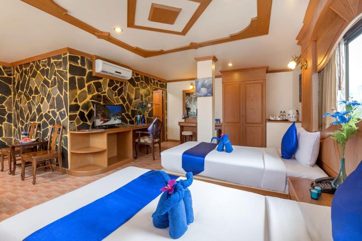 Tiger Complex By Eyg Hotel Patong Bagian luar foto
