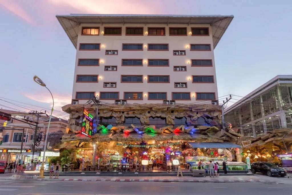 Tiger Complex By Eyg Hotel Patong Bagian luar foto