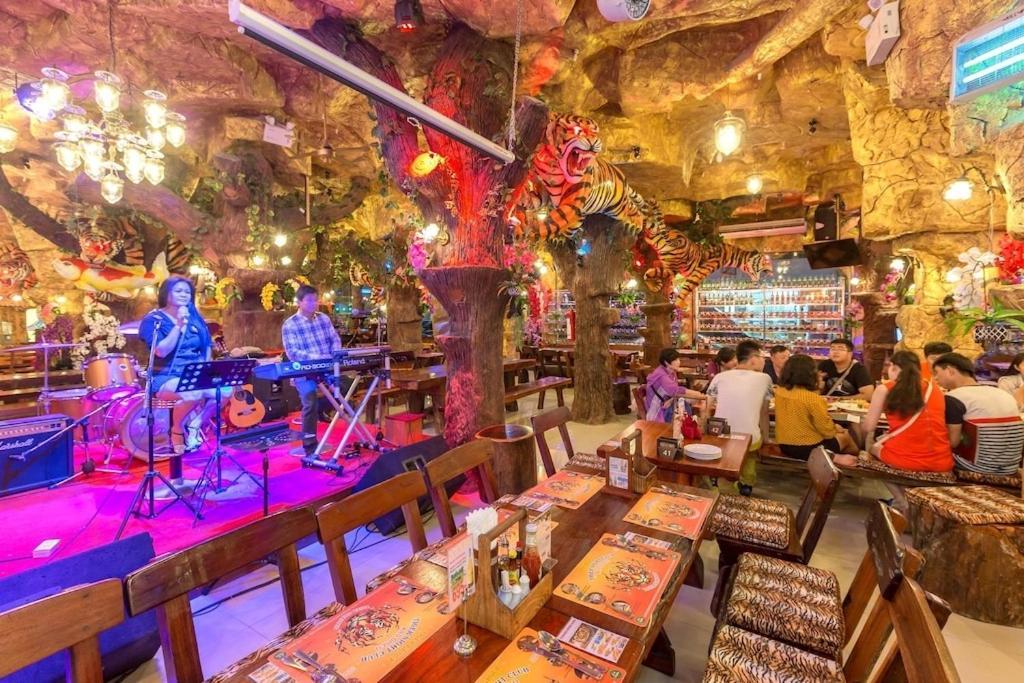 Tiger Complex By Eyg Hotel Patong Bagian luar foto