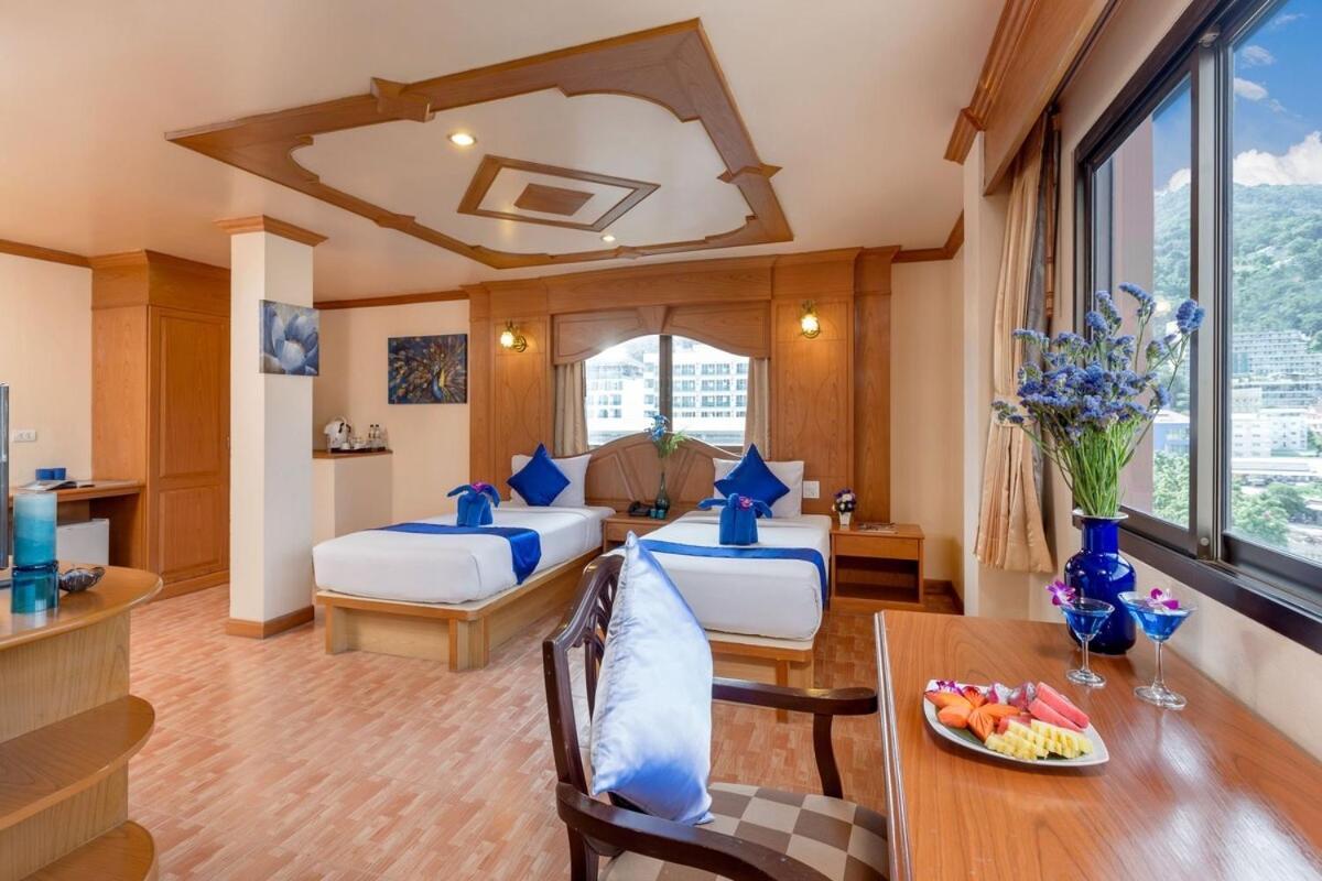 Tiger Complex By Eyg Hotel Patong Bagian luar foto