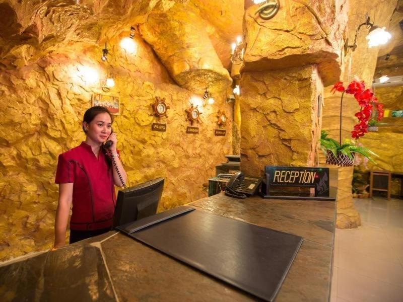 Tiger Complex By Eyg Hotel Patong Bagian luar foto