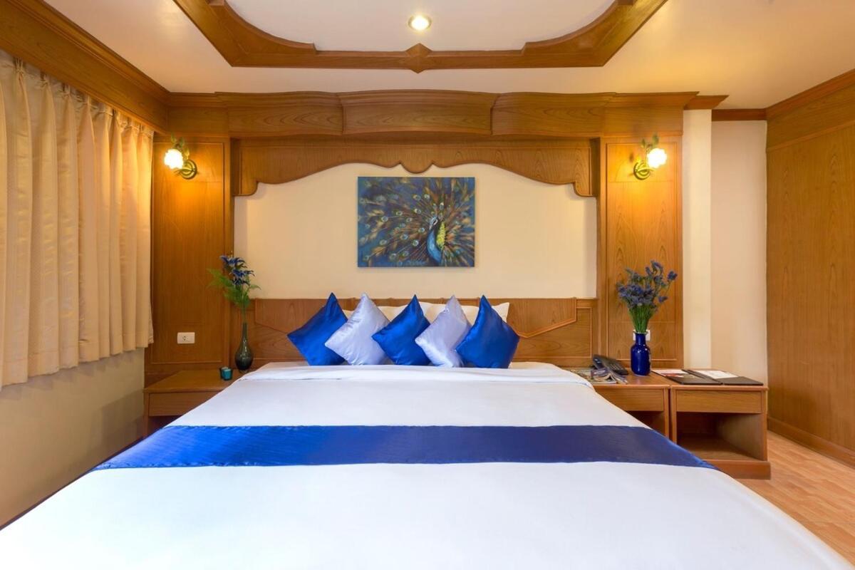 Tiger Complex By Eyg Hotel Patong Bagian luar foto