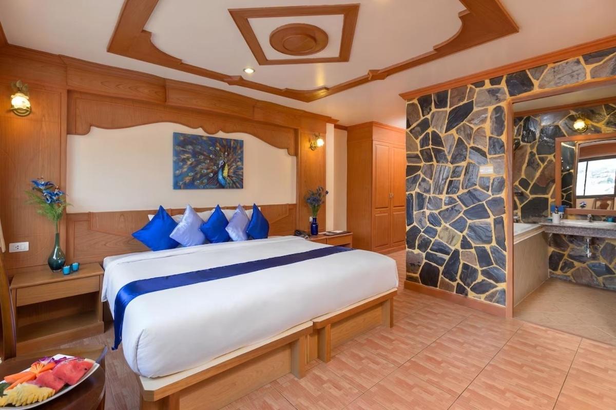 Tiger Complex By Eyg Hotel Patong Bagian luar foto